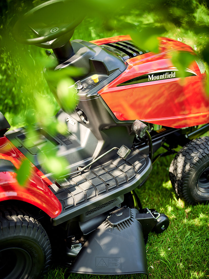 Colour and composition work together again here to highlight the quality of the packaging and gifting experience.